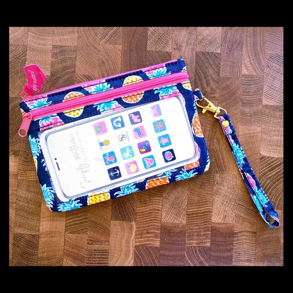 🍍NWT Simply Southern Pineapple Phone Wristlet🍍